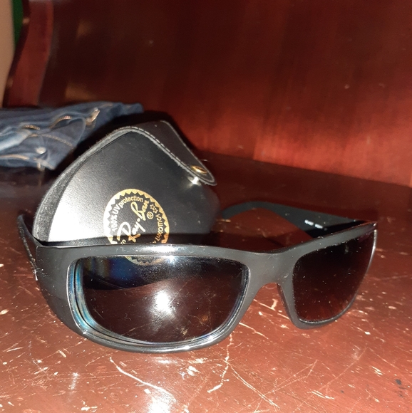 Ray Bans Shades w/ case - Picture 1 of 4